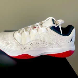 Air Jordan 11 CMFT LOW Size 10 MEN